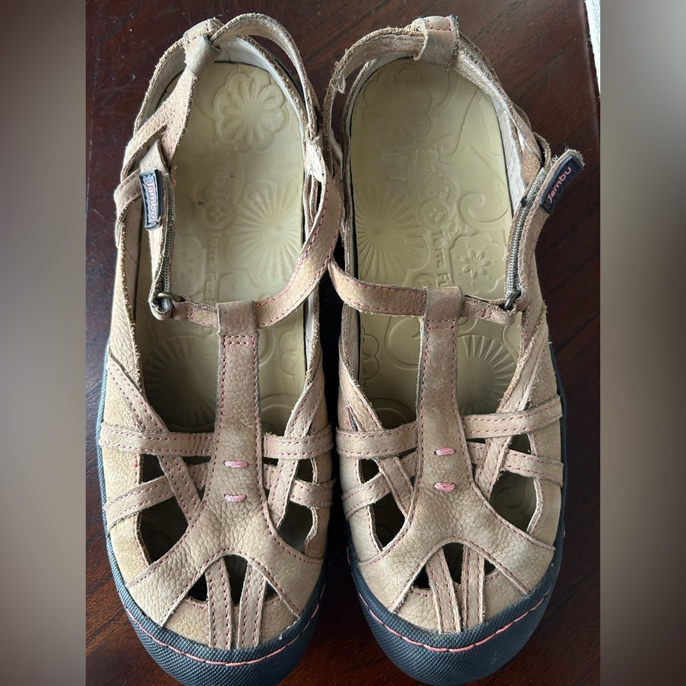 Jambu Beige Leather Upper Shoes